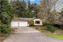 3984 Hollydene Pl  Saanich, BC V8N 3Z7