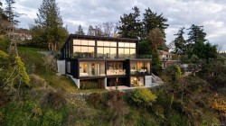 2701 Sea View Rd  Saanich, BC V8N 1K7