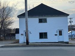 594-596 Main Street  Yarmouth, NS B5A 1J8