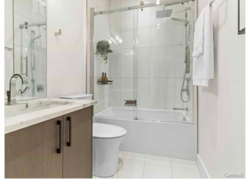 Salle de bains - 8840 Rue Berri, Montréal (Ahuntsic-Cartierville), QC - Indoor Photo Showing Bathroom