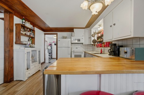 Cuisine - 16 Ch. Du Lac, Brownsburg-Chatham, QC - Indoor Photo Showing Kitchen