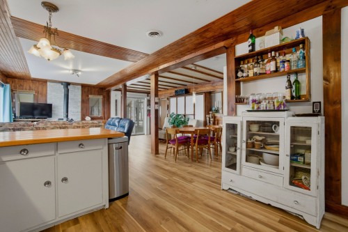 Cuisine - 16 Ch. Du Lac, Brownsburg-Chatham, QC - Indoor Photo Showing Kitchen
