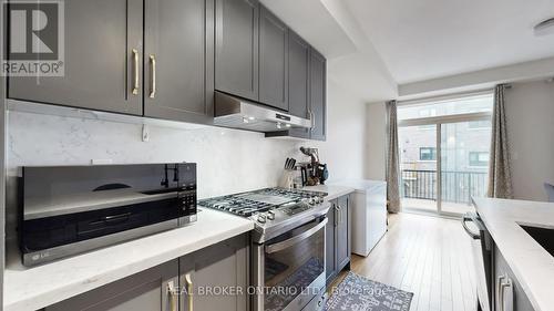 2508 Castlegate Crossing, Pickering, ON - Indoor Photo Showing Kitchen With Upgraded Kitchen