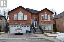 BSMT - 251 DEERGLEN TERRACE Aurora, ON L4G 6Y6