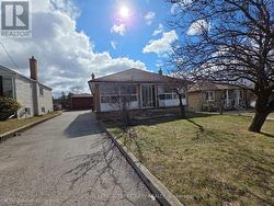 15 WESTCLIFFE ROAD  Toronto, ON M3M 1K6