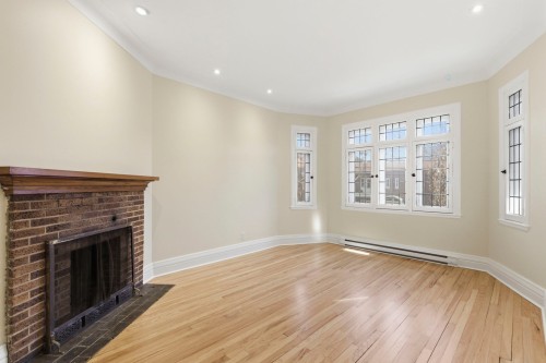 Salon - 4418 Av. Coolbrook, Montréal (Côte-Des-Neiges/Notre-Dame-De-Grâce), QC - Indoor With Fireplace