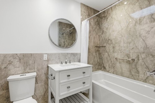 Salle de bains - 4418 Av. Coolbrook, Montréal (Côte-Des-Neiges/Notre-Dame-De-Grâce), QC - Indoor Photo Showing Bathroom