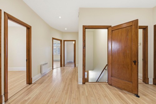 Corridor - 4418 Av. Coolbrook, Montréal (Côte-Des-Neiges/Notre-Dame-De-Grâce), QC - Indoor Photo Showing Other Room