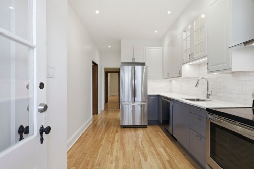 Cuisine - 4418 Av. Coolbrook, Montréal (Côte-Des-Neiges/Notre-Dame-De-Grâce), QC - Indoor Photo Showing Kitchen With Upgraded Kitchen