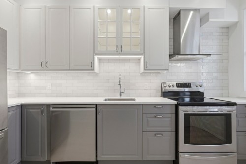 Cuisine - 4418 Av. Coolbrook, Montréal (Côte-Des-Neiges/Notre-Dame-De-Grâce), QC - Indoor Photo Showing Kitchen With Upgraded Kitchen