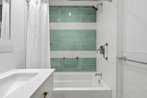 Salle de bains - 4420 Av. Coolbrook, Montréal (Côte-Des-Neiges/Notre-Dame-De-Grâce), QC - Indoor Photo Showing Bathroom