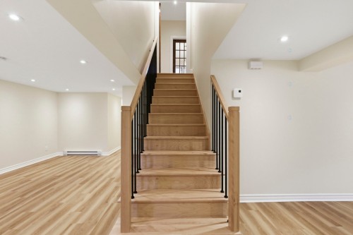 Escalier - 4420 Av. Coolbrook, Montréal (Côte-Des-Neiges/Notre-Dame-De-Grâce), QC - Indoor Photo Showing Other Room