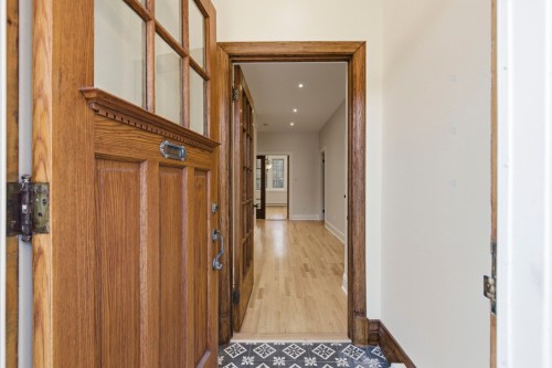 Hall d'entrée/Vestibule - 4420 Av. Coolbrook, Montréal (Côte-Des-Neiges/Notre-Dame-De-Grâce), QC - Indoor Photo Showing Other Room