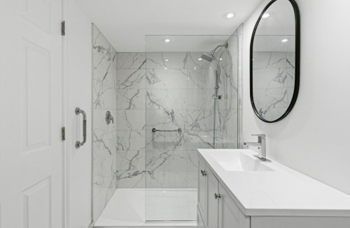 Salle de bains - 4420 Av. Coolbrook, Montréal (Côte-Des-Neiges/Notre-Dame-De-Grâce), QC - Indoor Photo Showing Bathroom