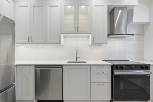 Cuisine - 4420 Av. Coolbrook, Montréal (Côte-Des-Neiges/Notre-Dame-De-Grâce), QC - Indoor Photo Showing Kitchen