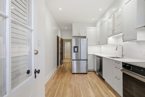 Cuisine - 4420 Av. Coolbrook, Montréal (Côte-Des-Neiges/Notre-Dame-De-Grâce), QC - Indoor Photo Showing Kitchen With Upgraded Kitchen