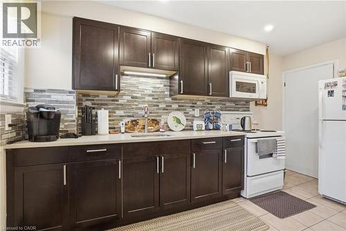 424 East 42Nd Street, Hamilton, ON - Indoor Photo Showing Kitchen