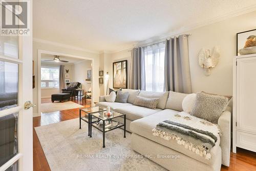 431 Naomi Crescent, Mississauga, ON - Indoor Photo Showing Living Room