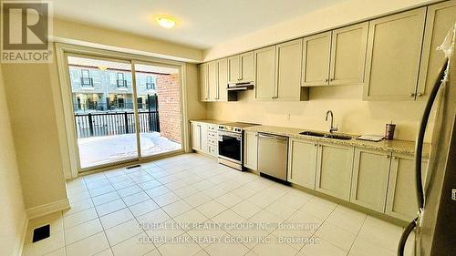2959 Gatestone Path, Pickering, ON - Indoor Photo Showing Kitchen With Stainless Steel Kitchen