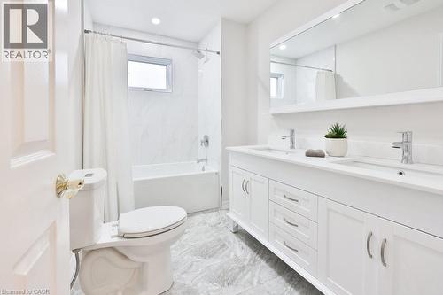 5 Pc Upper Main Bath (Renovated 2023) - 431 Naomi Crescent, Mississauga, ON - Indoor Photo Showing Bathroom