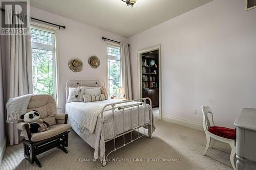 32 Gallagher Crescent, Springwater, ON - Indoor Photo Showing Bedroom