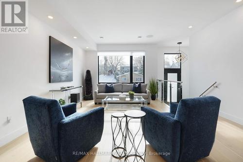 2167 Rice Avenue, Ottawa, ON - Indoor Photo Showing Living Room