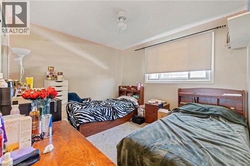 490 Queen Victoria Drive, Hamilton, ON - Indoor Photo Showing Bedroom