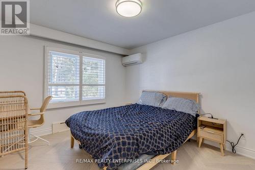 2037 Lynchmere Avenue, Mississauga, ON - Indoor Photo Showing Bedroom