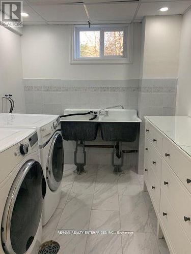 2037 Lynchmere Avenue, Mississauga, ON - Indoor Photo Showing Laundry Room