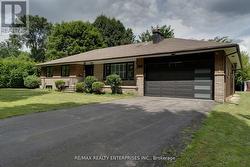 2037 LYNCHMERE AVENUE  Mississauga, ON L5B 1W7