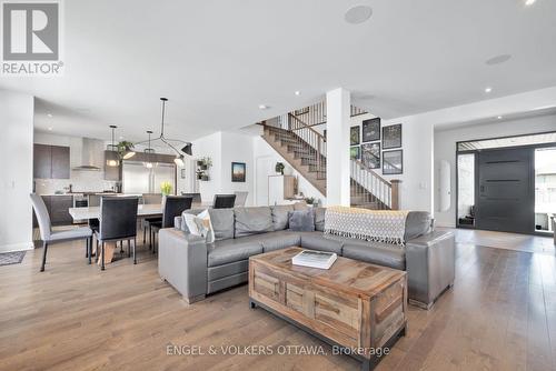 157 Avro Circle, Ottawa, ON - Indoor Photo Showing Living Room