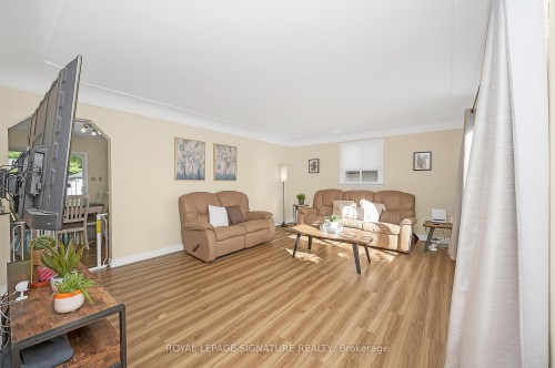 43 Lake Avenue N, Hamilton, ON - Indoor Photo Showing Living Room