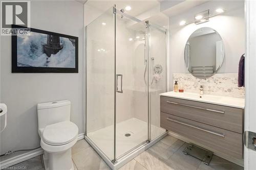 Lower level 3 piece bath beside lower level bedroom - 18 Stonegate Drive, Hamilton, ON - Indoor Photo Showing Bathroom