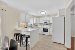 172 Matthew Boyd Crescent  Newmarket, ON L3X 3C7