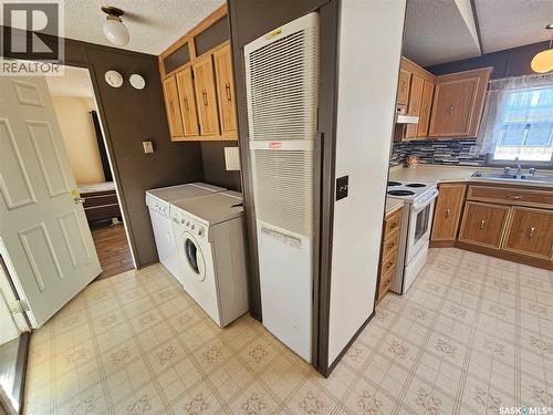 33 Stack Crescent, Meadow Lake, SK - Indoor Photo Showing Laundry Room