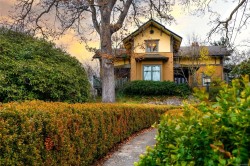 601 Su'it St  Victoria, BC V8V 4C4