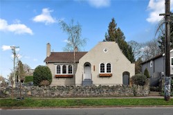 1095 Moss St  Victoria, BC V8V 4P4