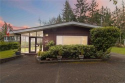 5151 Beckton Rd  Saanich, BC V8Y 2C2