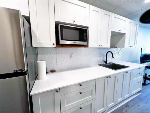 9736 Chemainus Rd, Chemainus, BC - Indoor Photo Showing Kitchen With Upgraded Kitchen
