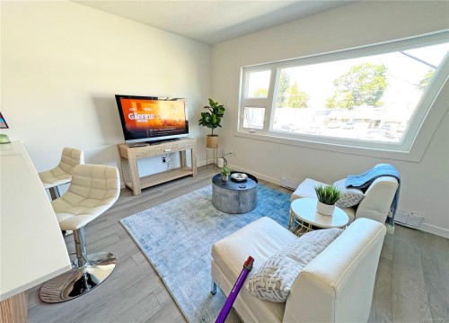 9736 Chemainus Rd, Chemainus, BC - Indoor Photo Showing Living Room