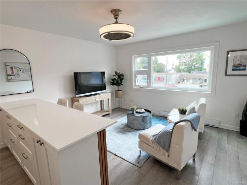 9736 Chemainus Rd, Chemainus, BC - Indoor Photo Showing Living Room