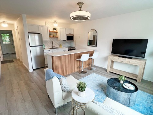 9736 Chemainus Rd, Chemainus, BC - Indoor