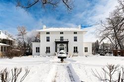 12 Ruskin ROW  Winnipeg, MB R3M 2R7