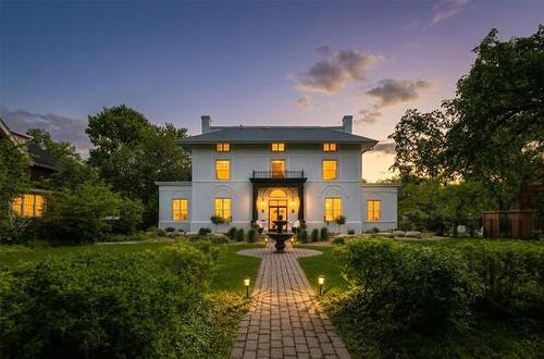 12 Ruskin Row, Winnipeg, MB 