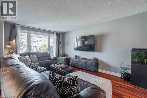 16 Clansman Crescent, Caledonia, ON - Indoor Photo Showing Living Room