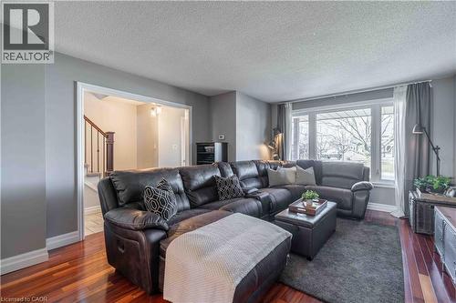 16 Clansman Crescent, Caledonia, ON - Indoor Photo Showing Living Room