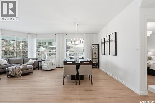 111 619 Saskatchewan Crescent W, Saskatoon, SK - Indoor Photo Showing Living Room