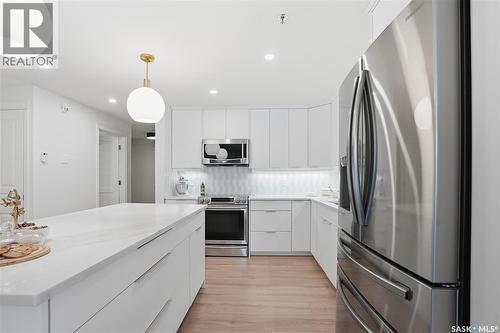 111 619 Saskatchewan Crescent W, Saskatoon, SK - Indoor Photo Showing Kitchen With Upgraded Kitchen