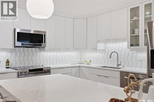 111 619 Saskatchewan Crescent W, Saskatoon, SK - Indoor Photo Showing Kitchen With Upgraded Kitchen