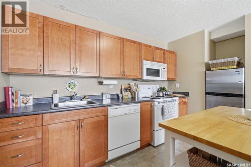 6 2 Summers Place, Saskatoon, SK - Indoor Photo Showing Kitchen
